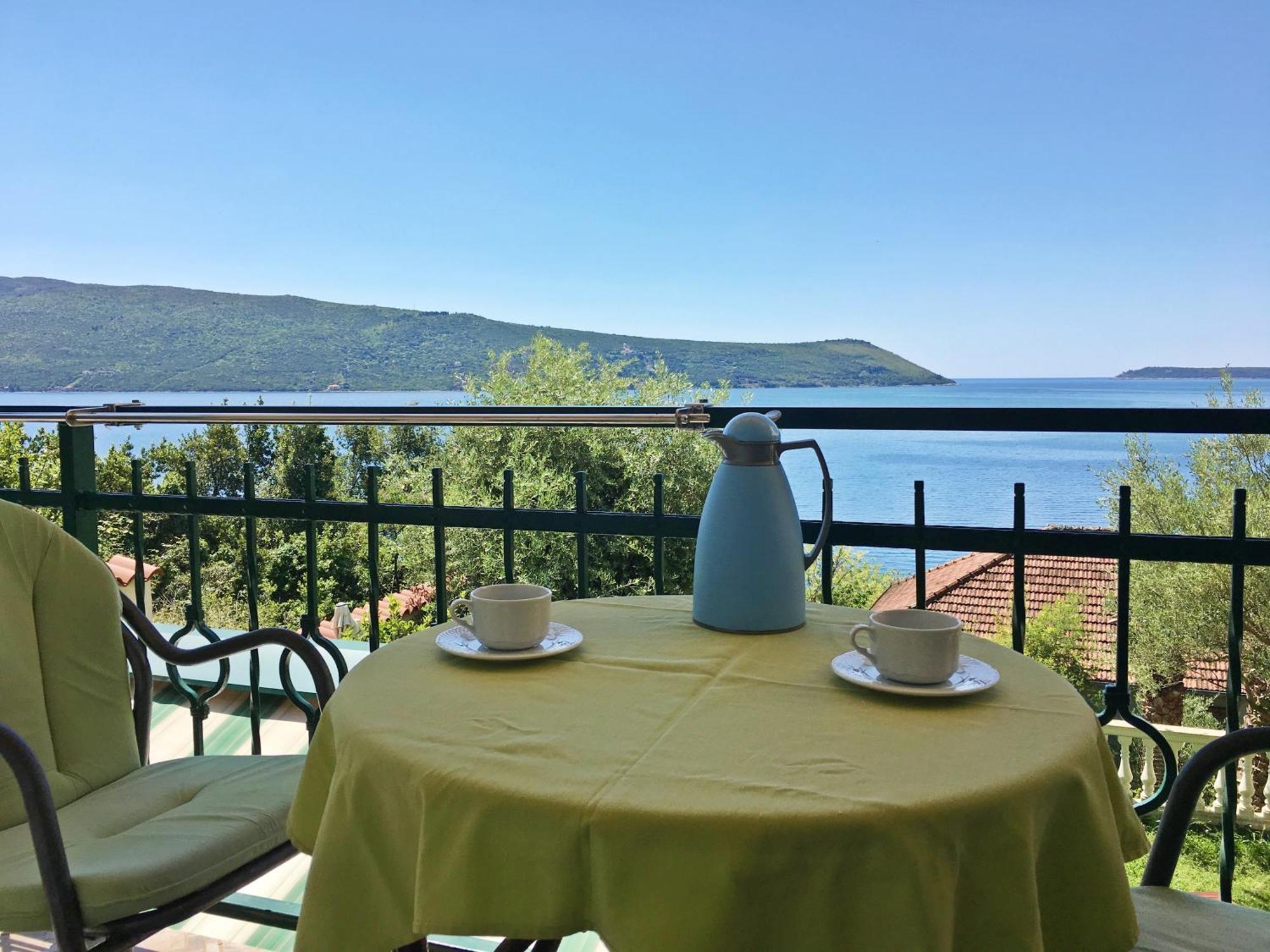 Garni Hotel Bokeska Noc Herceg Novi Exterior foto