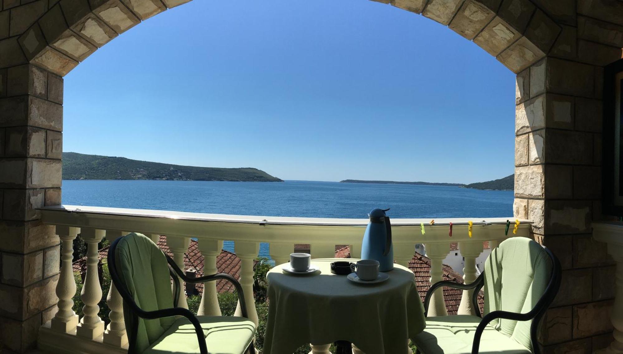 Garni Hotel Bokeska Noc Herceg Novi Exterior foto
